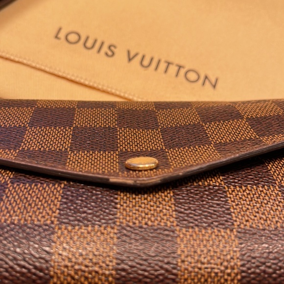 Louis Vuitton Sarah Wallet - Picture 10 of 13